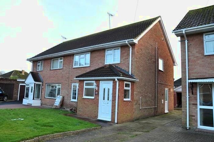 3 Bedroom Semi-Detached House To Rent In Kipling Close, Crawley, RH10