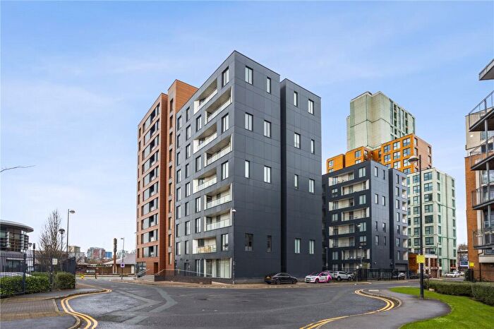 2 Bedroom Apartment For Sale In Elmira Way, Salford, Greater Manchester, M5