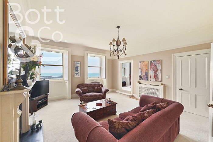 3 Bedroom Flat For Sale In Lewes Crescent, Brighton, BN2