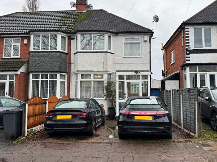 3 Bedroom Semi-Detached House For Sale In Wensleydale Road, Birmingham, B42
