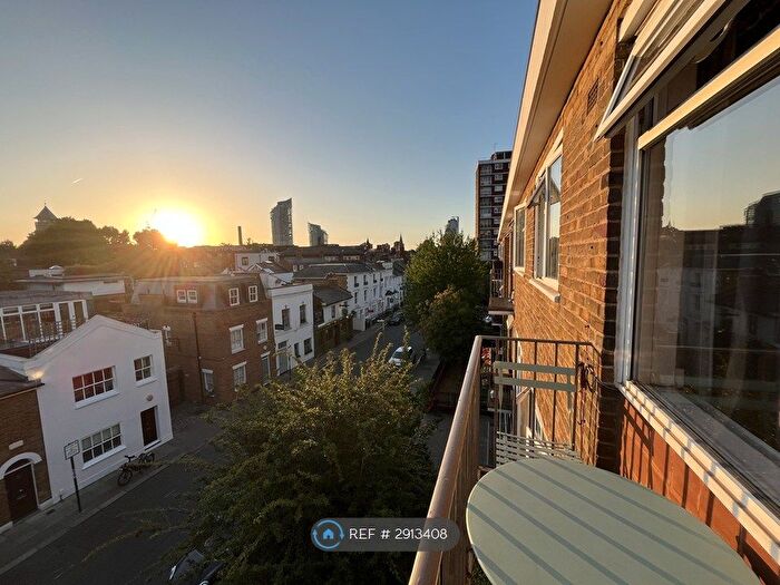 2 Bedroom Flat To Rent In Morgan Court, London, SW11