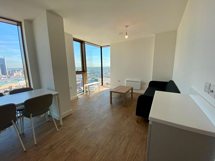 2 Bedroom Flat To Rent In South Central, Essex Street, B5