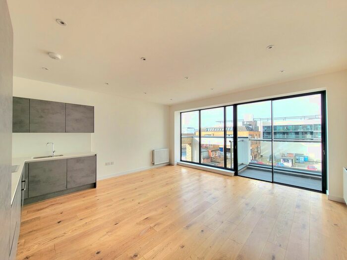 2 Bedroom Flat To Rent In Goodwin Street, London, N4