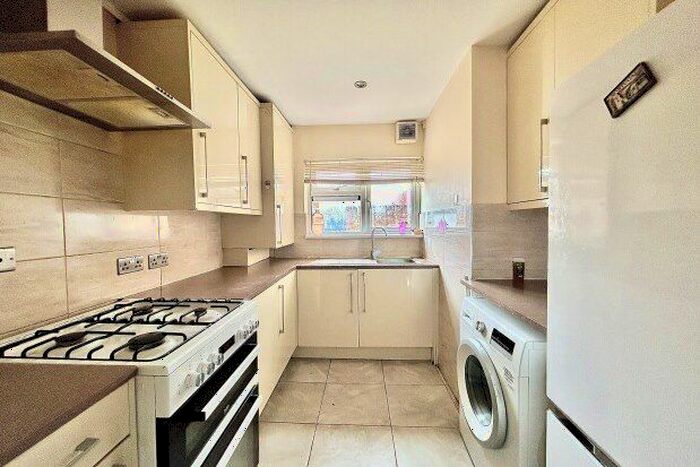 2 Bedroom Flat To Rent In Chingford Road, London, E17