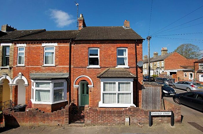 2 Bedroom End Of Terrace House For Sale In Garfield Street | Bedford | Beds | | No Upper Chain, MK41