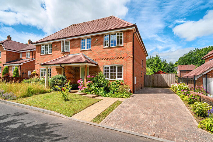 3 Bedroom Semi-Detached House For Sale In Oakhurst Drive, Four Marks, GU34