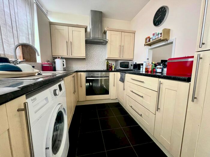1 Bedroom Flat To Rent In Blackshaw Road, Wandsworth, SW17