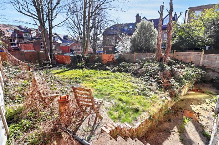 2 Bedroom Apartment For Sale In Highgate Avenue, Highgate, N6