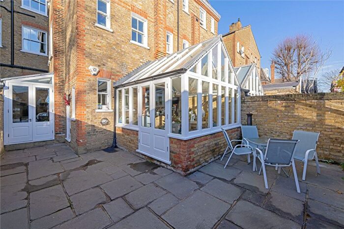 2 Bedroom Flat For Sale In Richmond Road, Twickenham, TW1