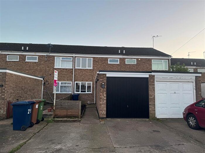 3 Bedroom Semi Detached House To Rent In Cherry Road, Wisbech, PE13