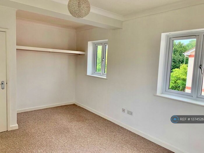2 Bedroom Flat To Rent In Walled Meadow, Andover, SP10