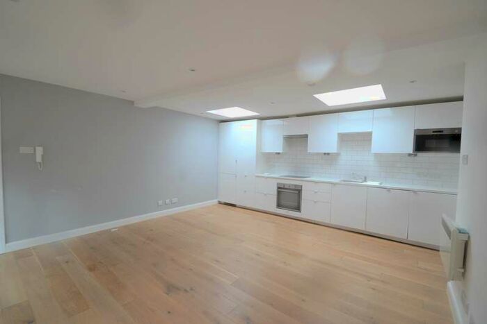 1 Bedroom Apartment To Rent In Hazel Mews, Wood Green, N22