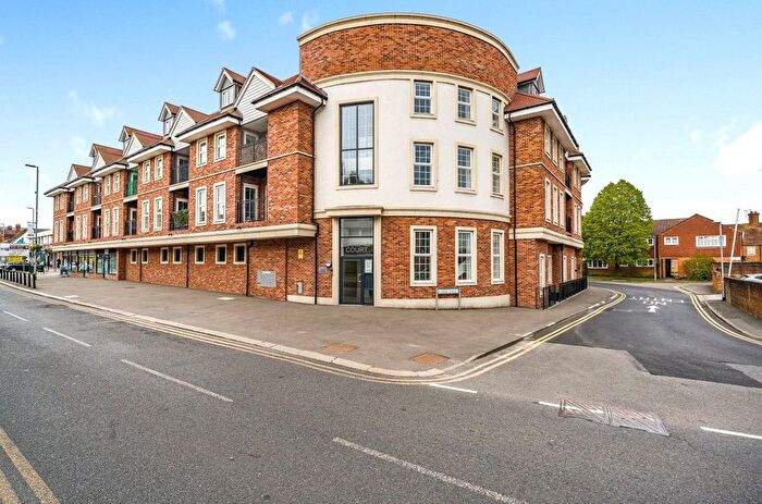 2 Bedroom Flat For Sale In Saxons Court, Wokingham, Berkshire, RG40