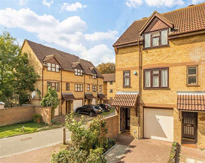 3 Bedroom House For Sale In Adelina Mews, Balham, SW12