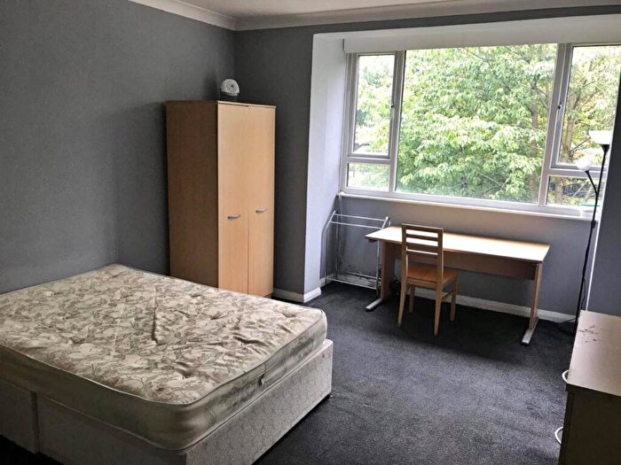 4 Bedroom Flat To Rent In Wilmslow Road, Manchester, Greater Manchester, M14