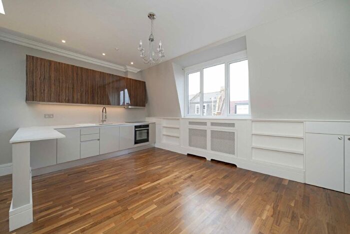 2 Bedroom Flat To Rent In Upper Richmond Road West, London, SW14