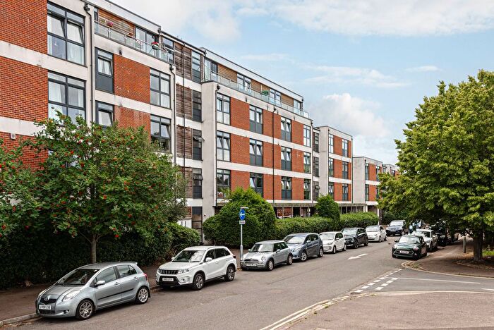 2 Bedroom Flat For Sale In Victoria Avenue, Aits View Victoria Avenue, KT8