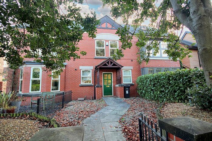 4 Bedroom Town House To Rent In Alexandra Road, Grappenhall, WA4