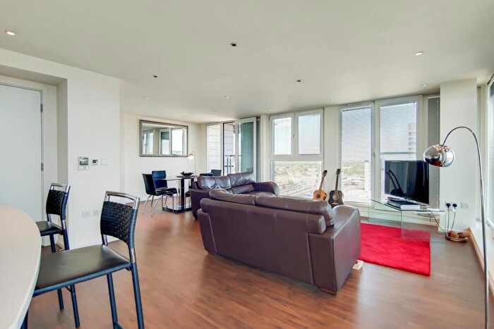 2 Bedroom Penthouse For Sale In The Oxygen, Royal Victoria Dock, E16