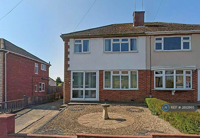 3 Bedroom Semi-Detached House To Rent In Neithrop Avenue, Banbury, OX16