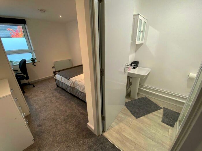 5 Bedroom Apartment To Rent In Mooregate House, Middle Street, NG9