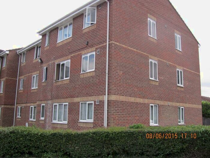 Studio To Rent In Chestnut Road, Basildon, Essex, SS16
