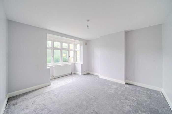 2 Bedroom Flat For Sale In Natal Road, Streatham, London, SW16