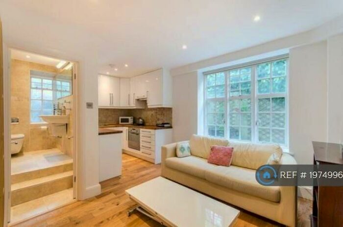 2 Bedroom Flat To Rent In Mortimer Court, London, NW8