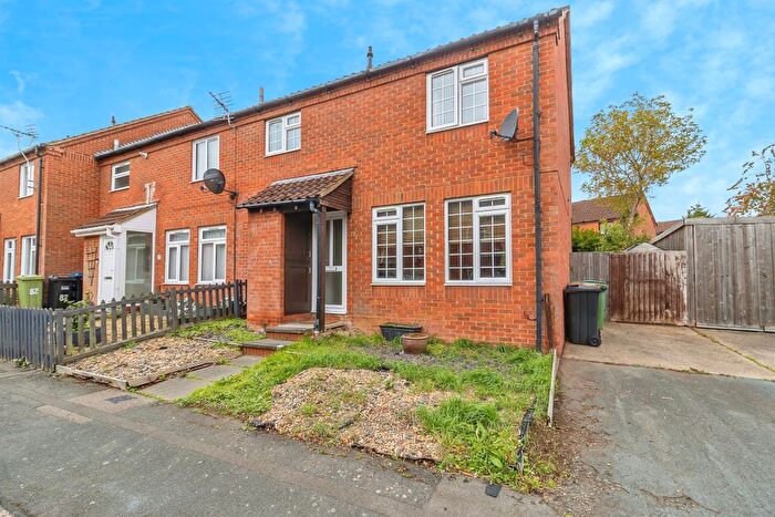 3 Bedroom End Terrace House For Sale In Nicholas Mead, Great Linford, Milton Keynes, MK14