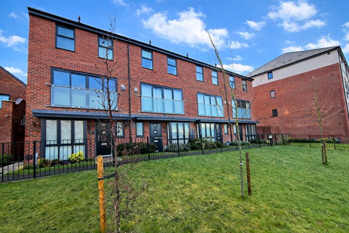 4 Bedroom Town House To Rent In Sparrow Close, Lakeside, DN4