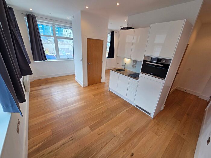 Studio To Rent In Flowers Way, Luton, LU1