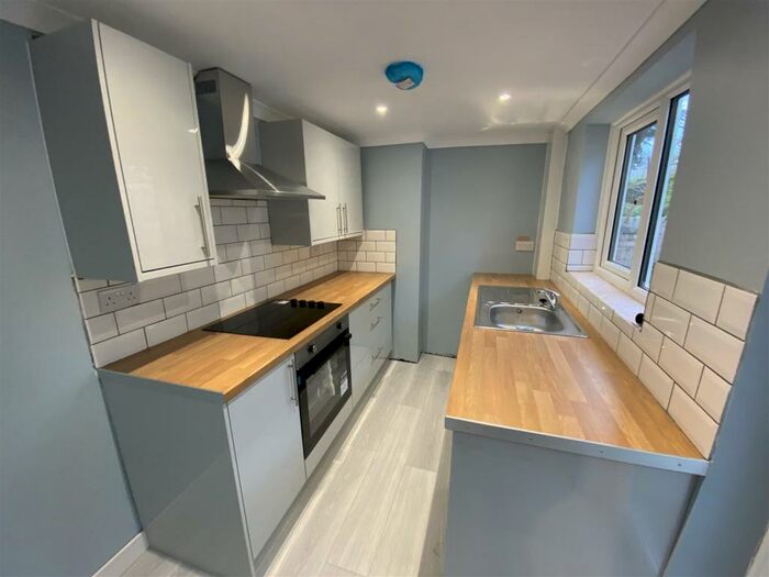 2 Bedroom End Of Terrace House To Rent In High Street, Halling, Rochester, ME2