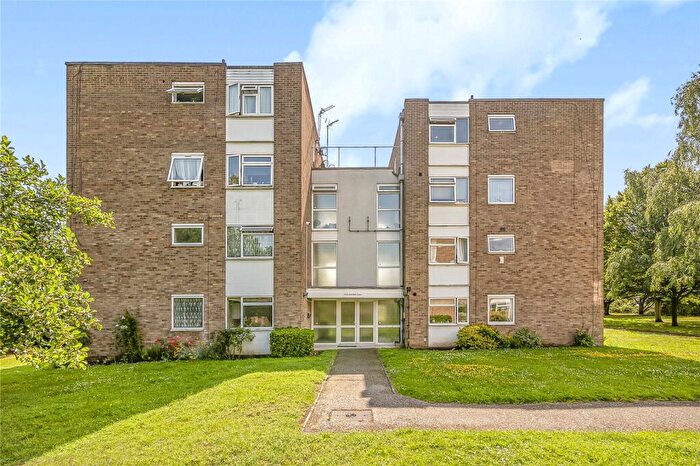 3 Bedroom Flat For Sale In Wickham Street, Welling, Kent, DA16