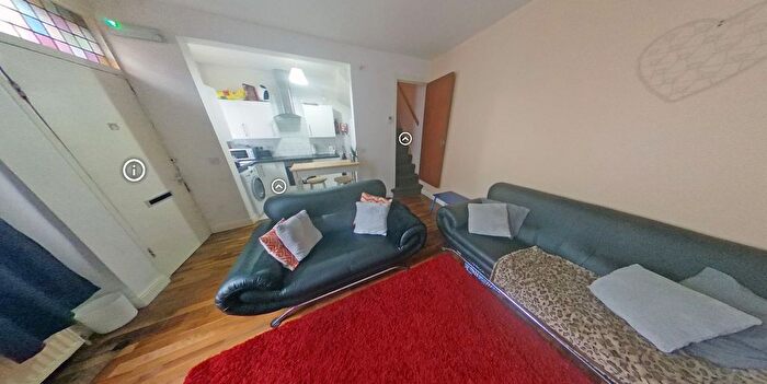 3 Bedroom Semi-Detached House To Rent In Thornville Terrace, Leeds, LS6