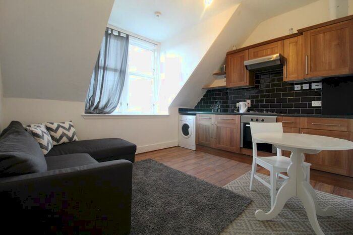 1 Bedroom Flat To Rent In Bloomfield Road, Top Floor, AB10