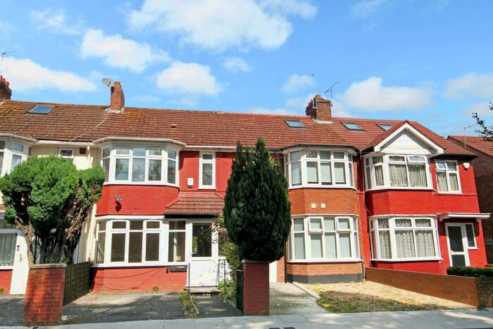 3 Bedroom Terraced House To Rent In Park Avenue, Southall, Middlesex, UB1
