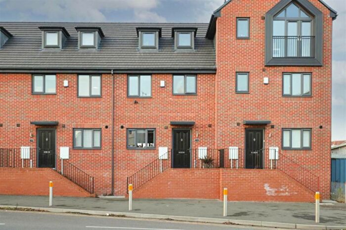3 Bedroom Town House To Rent In Haydn Road, Carrington, NG5