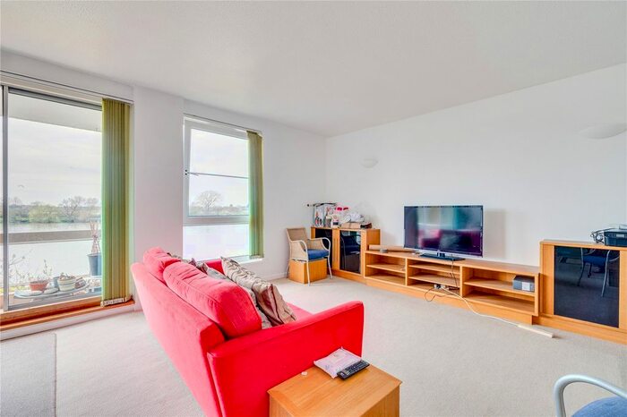 2 Bedroom Flat To Rent In Rosebank, Holyport Road, London, SW6