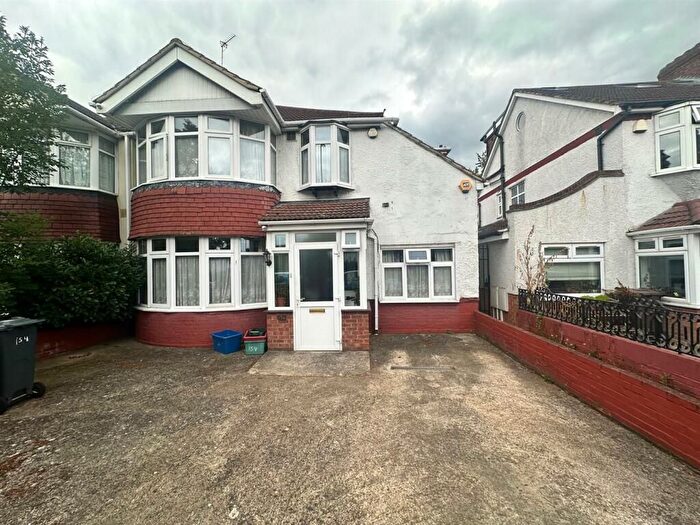 5 Bedroom Semi Detached House For Sale In Great West Road, Hounslow, TW5