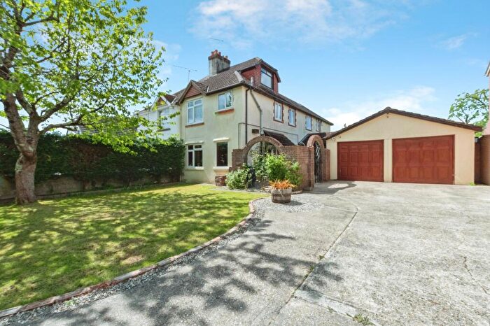 4 Bedroom Semi-Detached House For Sale In Dewlands Road, Verwood, Dorset, BH31