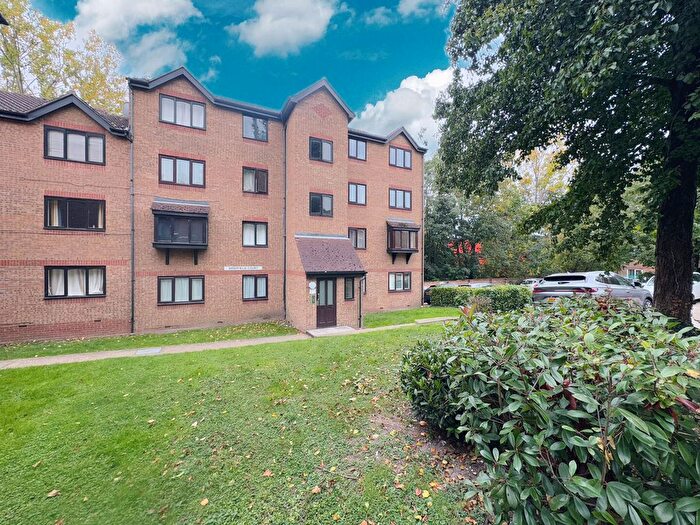 1 Bedroom Flat For Sale In Bradfield Court, Linnet Way, Purfleet, RM19