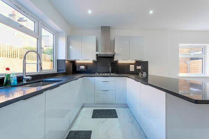 2 Bedroom Flat To Rent In Overdale Road, South Ealing, London, W5