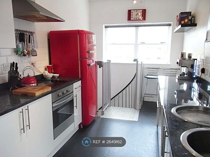 2 Bedroom Flat To Rent In Craven Road, Newbury, RG14