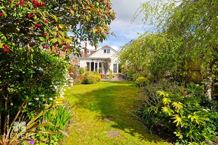 3 Bedroom Chalet For Sale In Lodge Road, Christchurch, BH23