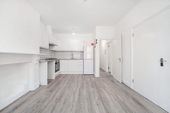 2 Bedroom Flat To Rent In Kilburn Lane, London, W9