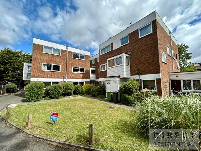 2 Bedroom Maisonette To Rent In East Street, Epsom, KT17