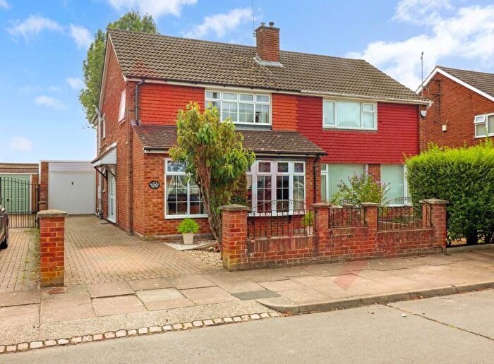 3 Bedroom Semi-Detached House For Sale In Gransden Close, Limbury Mead, Luton, LU3