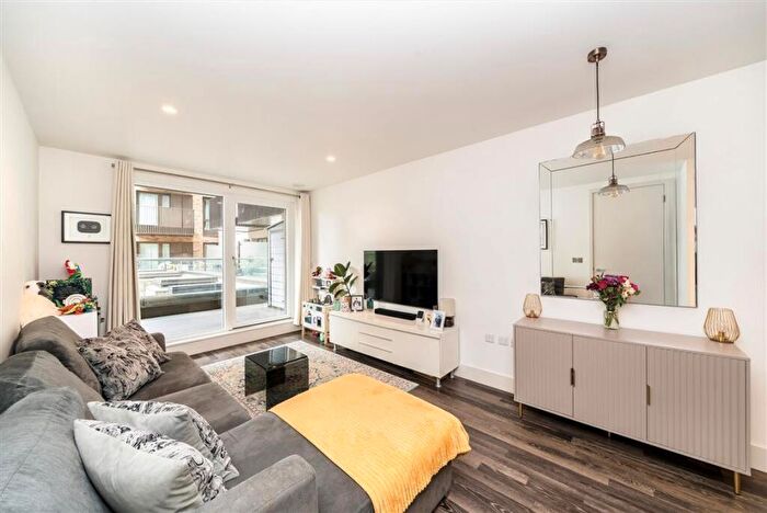 1 Bedroom Flat For Sale In Moulding Lane, New Cross, SE14