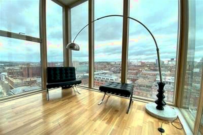 2 Bedroom Flat To Rent In West Point, Wellington Street, City Centre, LS1