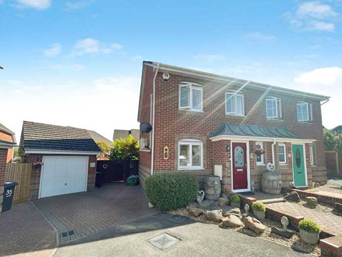 2 Bedroom Semi-Detached House For Sale In Wiltshire Crescent, Basingstoke, RG22